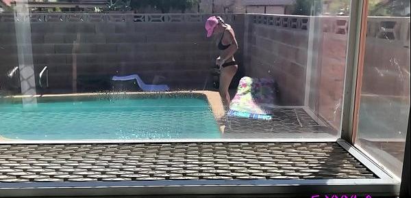  Peeping tom catches babe tanning naked